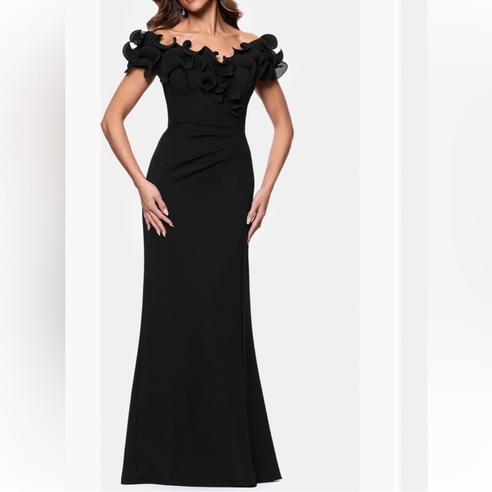 ✨NEW✨XSCAPE Anya Lace Ruffle Detail off the Shoulder Gown Black Maxi Dress